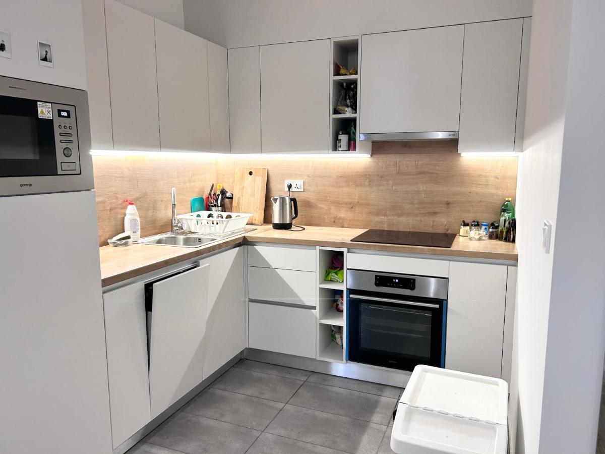 New 2022 Family&Friends Downtown Ac 3Br 2Ba Free Parking Big Balcony Near Metro&Train Station Self Check-In Apt บูดาเปสต์ ภายนอก รูปภาพ