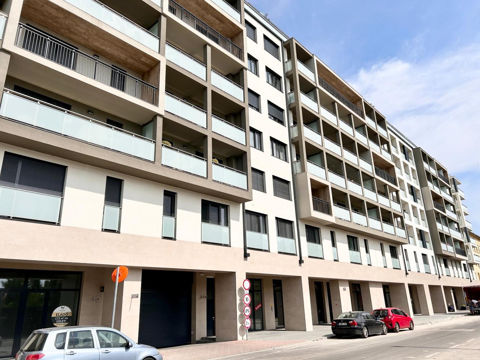New 2022 Family&Friends Downtown Ac 3Br 2Ba Free Parking Big Balcony Near Metro&Train Station Self Check-In Apt บูดาเปสต์ ภายนอก รูปภาพ